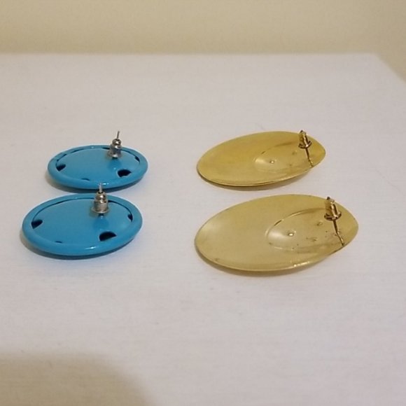 Collection of MJ Carroll 70s Style Earrings - Picture 7 of 8